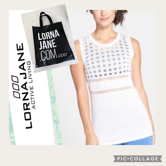 NEW LORNA JANE EDEN WHITE RAYON BLEND KNIT SLEEVELESS TOP CHIC SPORTY ❣️FREE BAG - Picture 1 of 7